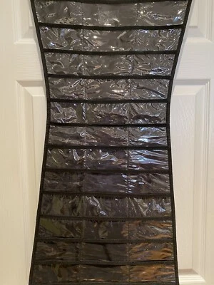 Umbra Pequeño Vestido Negro Colgante Joyería Organizador Gancho Lazo Pestañas + 39 Bolsa Foto 1 de 4