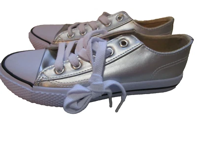 Tênis Feminino Airwalk Prata Metálico Tamanho 1.5 Novo com etiquetas - Imagem 1 de 3