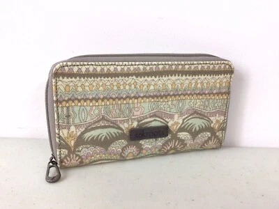 Cartera gris Sakroots con cremallera alrededor Foto 1 de 4