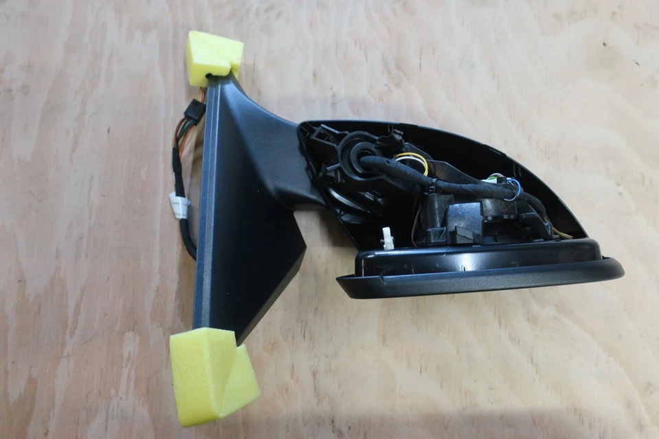 Mercedes-Benz C W205 Front Right Door Wing Mirror 7 Pin RHD E1021279 2015