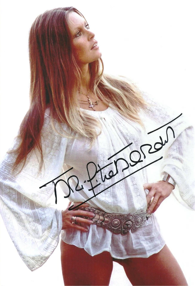 BRIGITTE BARDOT Original Autogramm signiertes 20x30 Großfoto sexy Top Portrait - Bild 1 von 1