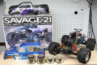 Used HPI Savage 21 4WD 1:8 Giant Monster Truck Nitro RC Vintage W/ Original Box - Image 1 of 4
