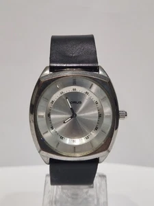 Lorus Watch Classic Design Men's LR1100 - Picture 1 of 8