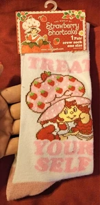 STRAWBERRY SHORTCAKE 🍓 🍰 WHITE SOCKS CREW 1 SZ SHOE MEN/WOMEN 👟STOCKING STUFF - Picture 1 of 4