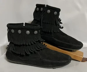 Minnetonka Black Moccasins Size 7 Low Shaft With Fringe And Medallions - Picture 1 of 13