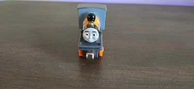 DASH! Thomas & Friends Take Along N Play Die Cast Metal Train 2010 Foto 1 de 4