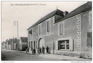 CPA 89 - LA CHAPELLE CHAMPIGNY - UNE RUE DU BOURG - Imagen 1 de 1