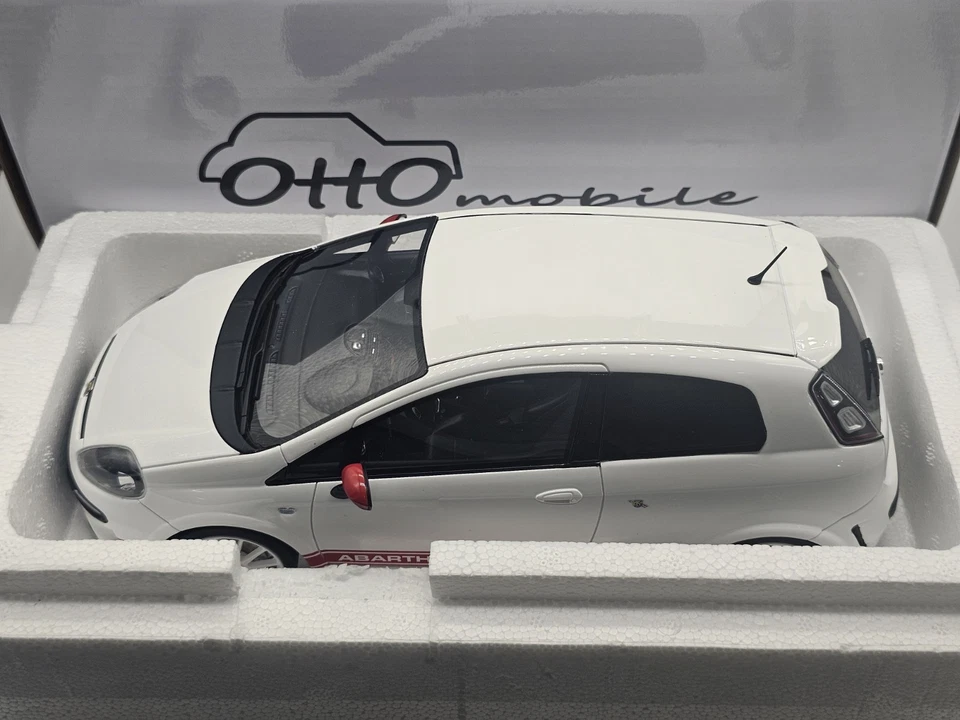Fiat Punto Abarth EsseEsse 2010 Bianco 1:18 Ottomobile In Box - Immagine 1 di 4
