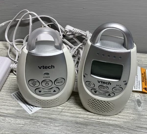 VTech DM221 Digital Audio Babyphone Eltern- und Babyeinheiten mit Netzkabeln Set - Bild 1 von 4