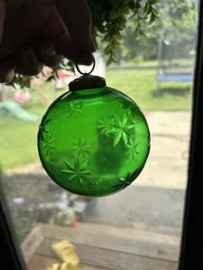 Bola de Navidad vintage soplada verde esmeralda corte vidrio 4" adorno bola? - Imagen 1 de 4