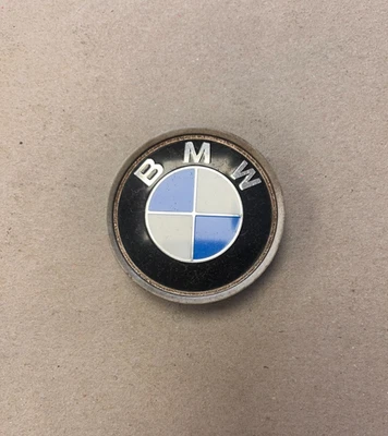BMW 328i 325i,530i 318i 1993-99 Center Cap  Part # 6768640 - Image 1 of 4