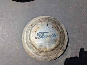 Vintage Ford Automobile Hub Cap '30s - '40s - Picture 1 of 7