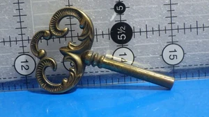 Vintage Messing Uhrenschlüssel 2-13/16L x 1-11/16W 3mm Vierkantloch 1 3/8 glatte Welle - Bild 1 von 4