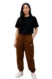 Nike Sportswear Club Fleece Damen Mid-Rise Oversized Cargo Jogginghose - Bild 1 von 8