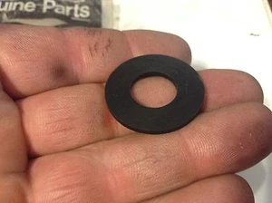 464628R1 - Una nuova guarnizione in gomma per unità fertilizzanti IH 118, 119, 214, 214A, 215 - Foto 1 di 3