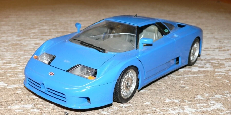 K23  Bburago Bugatti 11 Gb  19911:18  Fensterschaden - Bild 1 von 4