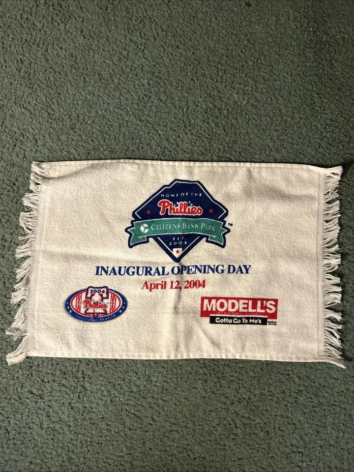 Toalla de rally inaugural del día de apertura de los Filis 2024 Model’s 12 de abril de 2004 regalo de Navidad Foto 1 de 4