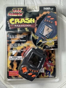 RARO 1998 Tiger Electronics 99X Juegos Crash Bandicoot Juego Portátil NUEVO SELLADO - Imagen 1 de 17