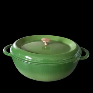 NOMAR /STAUB emaillierter Gusseisen Kochtopf 29 cm. Grün für die Fußballachse - Bild 1 von 14