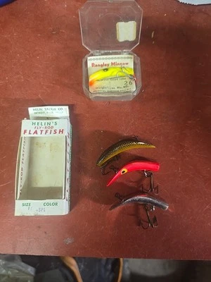 Lote de 3 peces planos y 1 señuelo giratorio fundido en buen estado ver fotos Foto 1 de 4