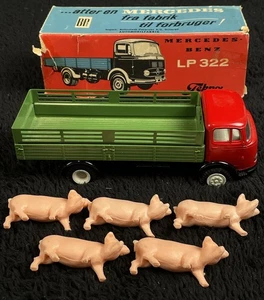 Tekno Denmark Mercedes Benz LP 322 Open Truck COMPLETE w/ 5 Pigs and Box - Picture 1 of 11