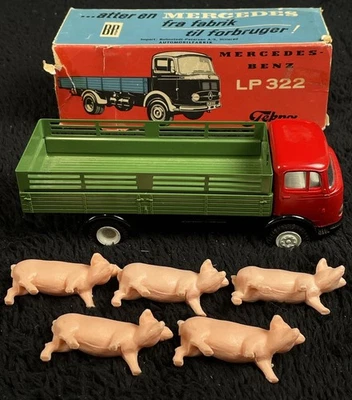 Tekno Denmark Mercedes Benz LP 322 Open Truck COMPLETE w/ 5 Pigs and Box - Image 1 of 4