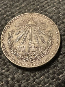 Mexico 1932 One Peso Silver Coin - Picture 1 of 2