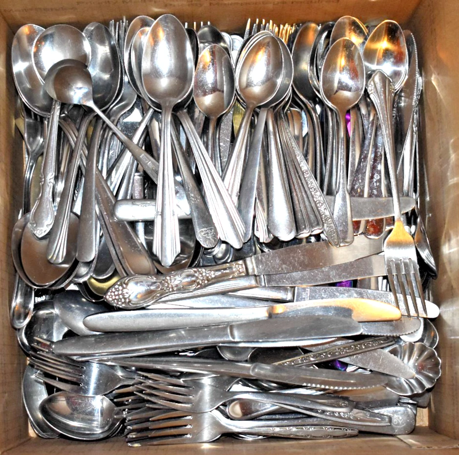 Lote artesanal de cubiertos de acero inoxidable 290 piezas tenedores cucharas cuchillos 25+ libras Foto 1 de 1