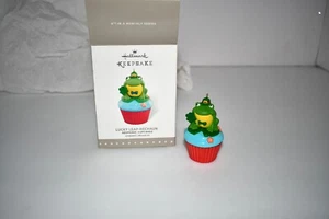 Hallmark 2016Keepsake Ornament Lucky Leap-rechaun Keepsake Cupcake Series #QHA10 - Imagen 1 de 3