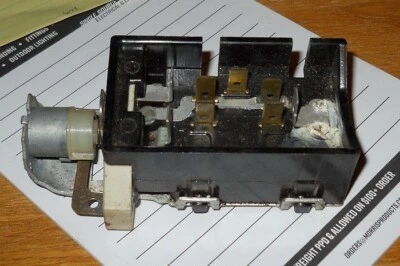 Interruptor de faros Buick Special Skylark 1961-62 NOS 1961-62 Foto 1 de 2