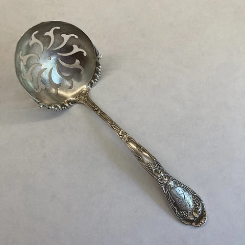 VTG Sterling Silver Towle Verona Sugar Sifter Spoon Slotted Ladle Grape Pattern Cover