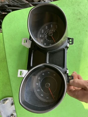 Medidores de velocímetro 2012 Hyundai Elantra cluster automático 221k 94001-3Y120 - Imagem 1 de 4