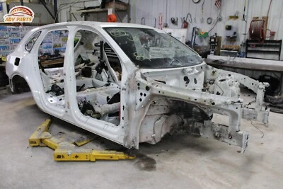 2017 - 2020 BENTLEY BENTAYGA STRUCTURAL METAL PANEL BODY FRAME CLIP OEM - Image 1 of 4