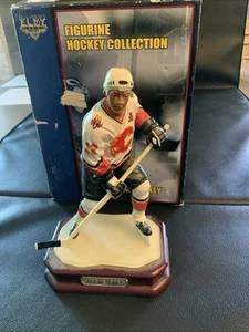 LES CADEUX ELBY JAROME IGINLIA CALGARY FLAMES FIGURINE NHL #2500 - Picture 1 of 7