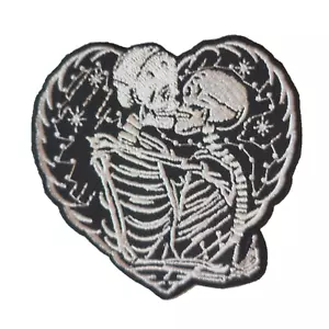 Iron On Patch Skeleton Sew Badge Embroidered Patches Skulls 7.2 cm x 7 cm P408 - Foto 1 di 3