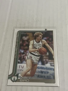 Base Larry Bird de baloncesto Topps 2025-26 - Imagen 1 de 2
