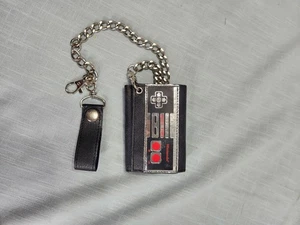 Seltene schwarze Nintendo Controller Geldbörse mit Kette Dreifachfaltung - Bild 1 von 3