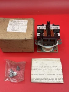 General Electric GE 3ARR8E3 Contactor 6X567 Coil 120V 50/60 Hz Contact 227V 30A - Picture 1 of 16