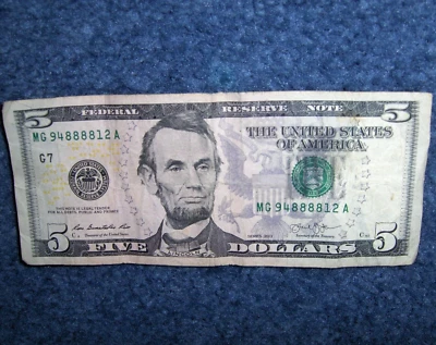 FIVE DOLLAR FEDERAL RESERVE NOTE WITH FOUR-OF-A-KIND IN A ROW SERIAL NUMBER! - Image 1 of 4