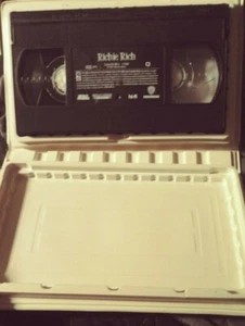 WALT DISNEY FAMILY ENTERTAIMENT, MACAULAY CULKIN, USED VHS RICHIE RICH MOVIE. - Picture 1 of 5