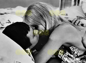 Foto - Marisa Mell & John Phillip Law in einer Szene ""Gefahr: Diabolik"" 1968 - Bild 1 von 1