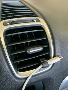 Colgador de gancho de ventilación de aire para automóvil para cables telefónicos, máscaras faciales otros artículos del tablero - Imagen 1 de 7