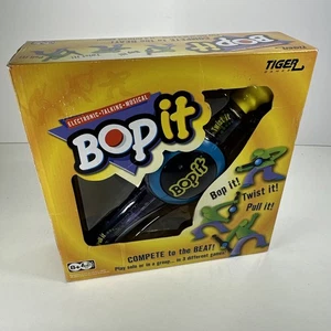 Bop It! Original elektronisches sprechendes Handheld-Spiel von Tiger Hasbro von 2004 in OVP - Bild 1 von 5