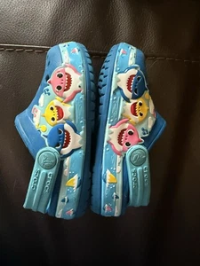 Crocs Baby Hai blau Clogs Kleinkind 6 sauber mit super ausprobiert - Bild 1 von 5