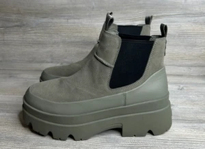 UGG Brisbane Chelsea moosgrün Leder wasserdicht Plateau Stiefel 1151530 Gr. 11 - Bild 1 von 6