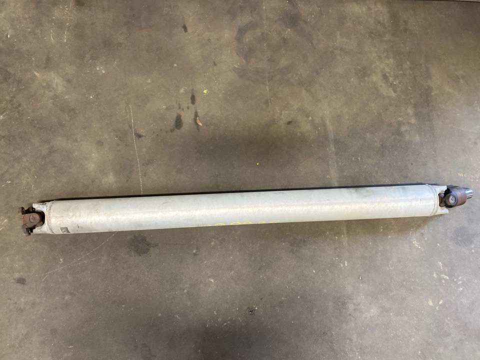 Se adapta a Infiniti QX56 2011 2012 2013 5,6 L 4x2 transmisión automática eje de transmisión trasero OEM Foto 1 de 4