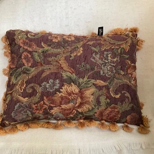 Bess Throw Accent Pillow Tapestry Rectangle 15.5 x 10.5 Burgundy Gold Tassels - Picture 1 of 13