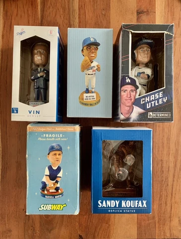 5 item lot 4 Dodgers Bobbleheads Valenzuela Scully etc & Sandy Koufax Statue NIB Cover