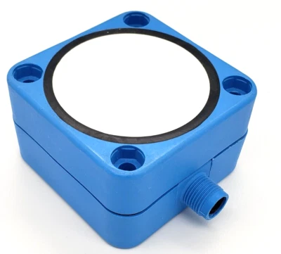 SICK UC30-215163 6054716 Ultrasonic Sensor 600 - 6000 / 8000 mm 9-30DC - Image 1 of 4