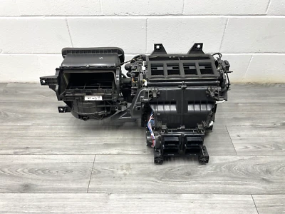 LAND ROVER DISCOVERY 5 L462 HEATER BLOWER MATRIX FULL DASH ASSEMBLY 2017-2023 - Image 1 of 4